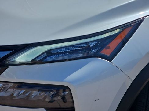 Used 2024 Nissan Rogue SV image 32