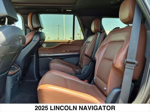 Certified 2025 Lincoln Navigator Reserve AWD/4WD image 24