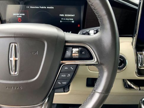 Used 2019 Lincoln Navigator Reserve AWD/4WD image 25