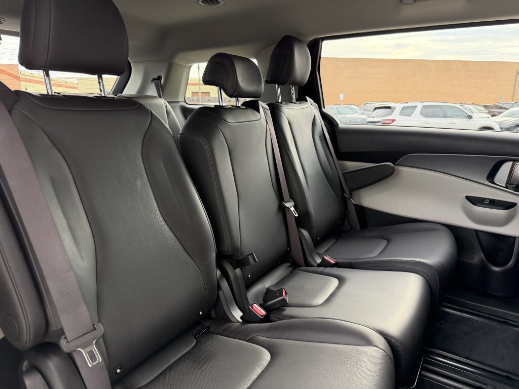 Used 2024 Kia Carnival LX FWD image 40