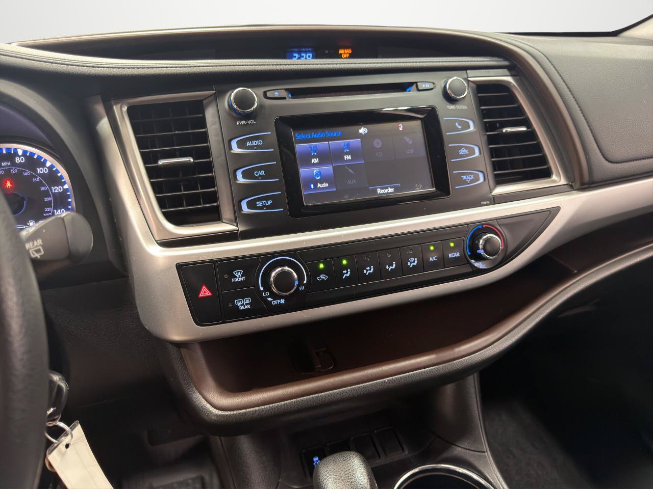 Used 2019 Toyota Highlander LE FWD image 17