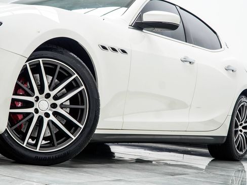 Used 2019 Maserati Ghibli S Q4 AWD/4WD image 3