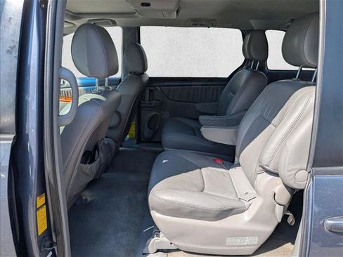 Used 2009 Toyota Sienna XLE Limited FWD image 18