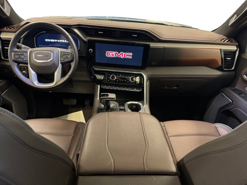 Used 2024 GMC Sierra 1500 Denali w/ Denali Reserve Package AWD/4WD image 12