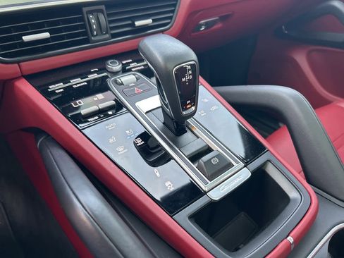 Used 2023 Porsche Cayenne Platinum Edition image 45