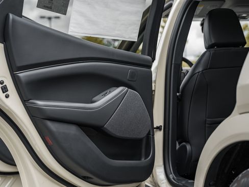 New 2025 Ford Mustang Mach-E Premium image 34