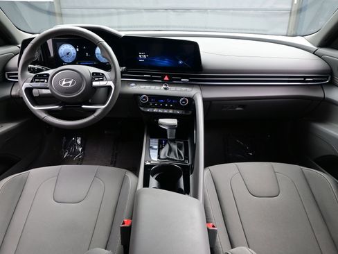 Certified 2025 Hyundai Elantra SEL image 15
