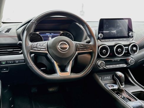 Used 2025 Nissan Sentra SR FWD image 17