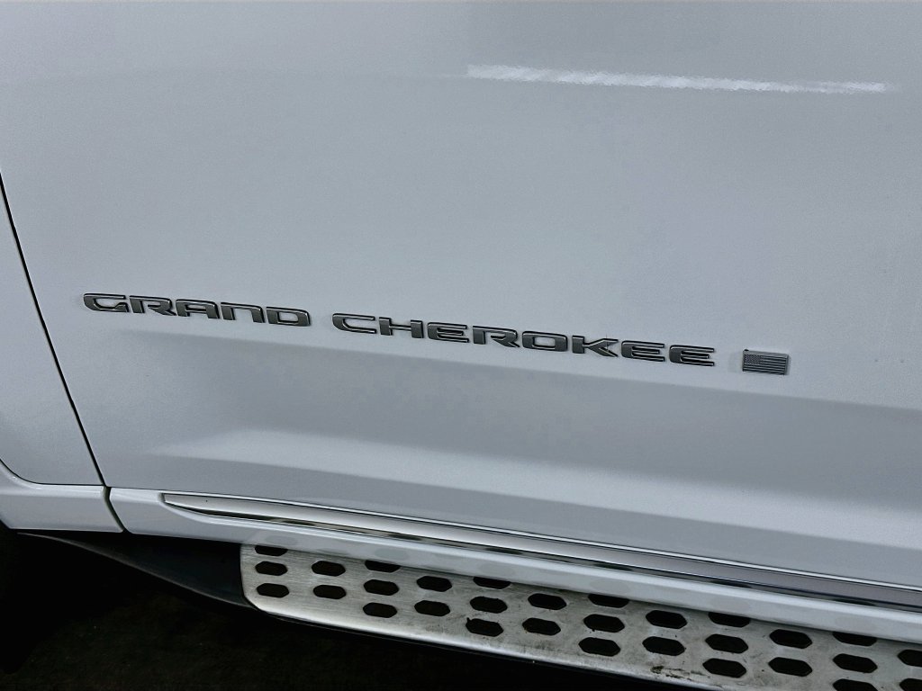 Used 2023 Jeep Grand Cherokee L Summit AWD/4WD image 29