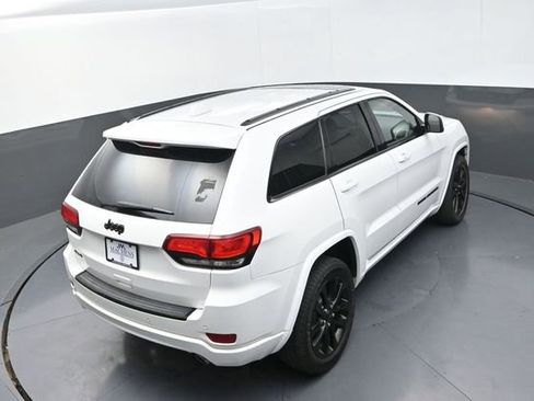 Used 2018 Jeep Grand Cherokee Altitude image 34