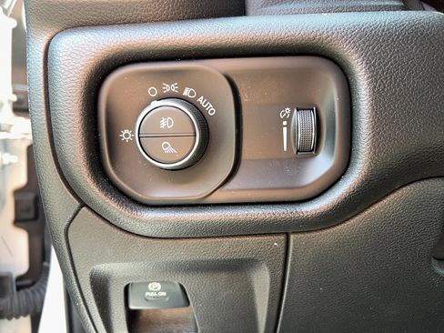 Used 2022 RAM 1500 AWD/4WD image 14