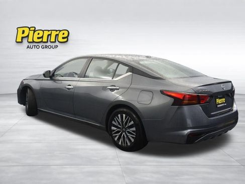 Used 2024 Nissan Altima 2.5 SV image 2