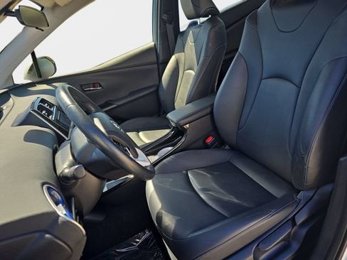 Used 2016 Toyota Prius Three Touring FWD image 17