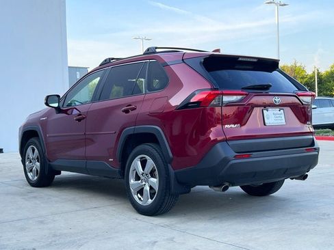 Used 2021 Toyota RAV4 XLE Premium w/ Carpet Mat Package (TMS) image 5