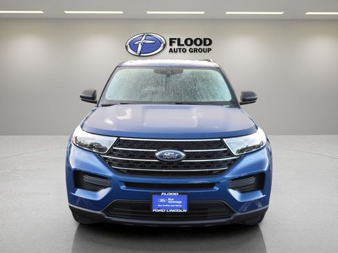 Used 2020 Ford Explorer XLT AWD/4WD image 2
