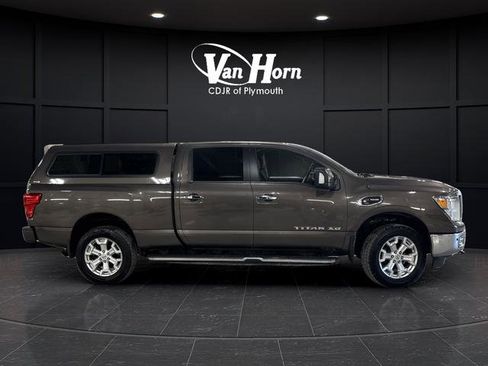 Used 2017 Nissan Titan SV image 2