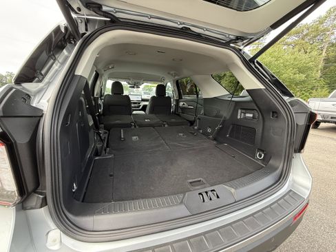 Used 2025 Ford Explorer Active RWD image 29