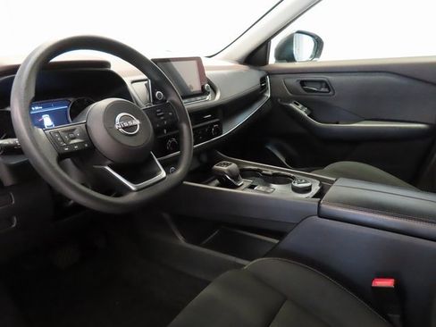 Used 2023 Nissan Rogue S image 4