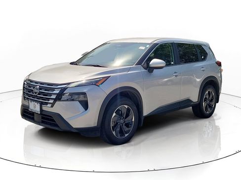 Used 2024 Nissan Rogue SV AWD/4WD image 2