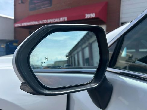 Used 2021 Toyota Avalon XLE image 9