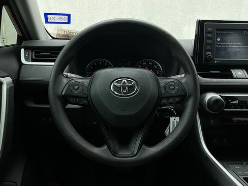 Used 2020 Toyota RAV4 LE image 29