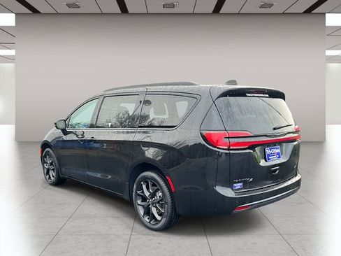 New 2026 Chrysler Pacifica Select w/ S Appearance Package image 6