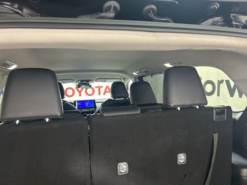 Used 2025 Toyota Grand Highlander AWD image 18