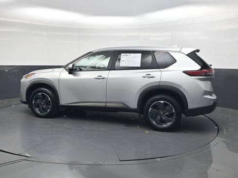 Used 2025 Nissan Rogue SV FWD image 8