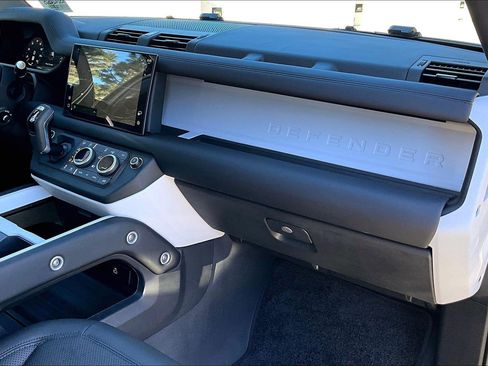 Used 2025 Land Rover Defender 110 S image 17