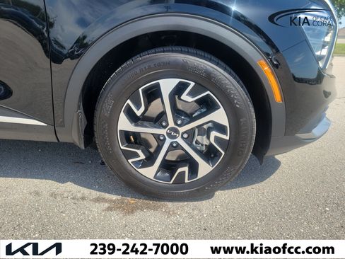 Certified 2024 Kia Sportage EX FWD image 7