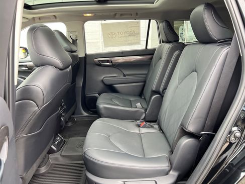 New 2026 Toyota Highlander Platinum AWD/4WD image 23