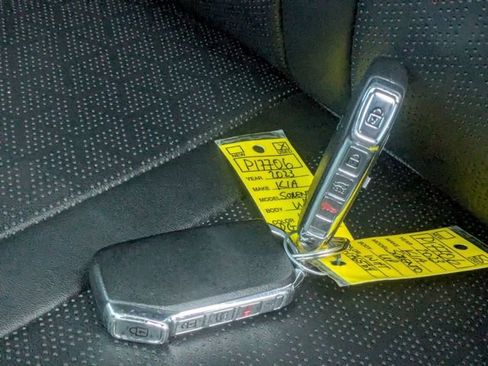 Used 2023 Kia Sorento SX image 38