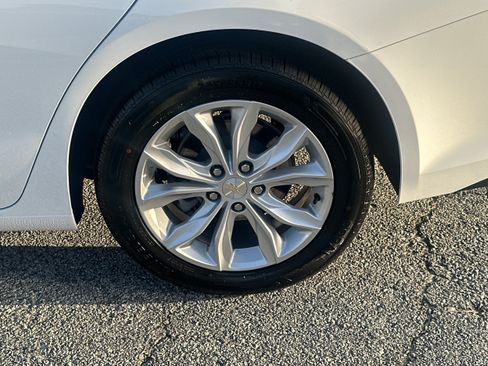 Used 2024 Chevrolet Malibu LT FWD image 19