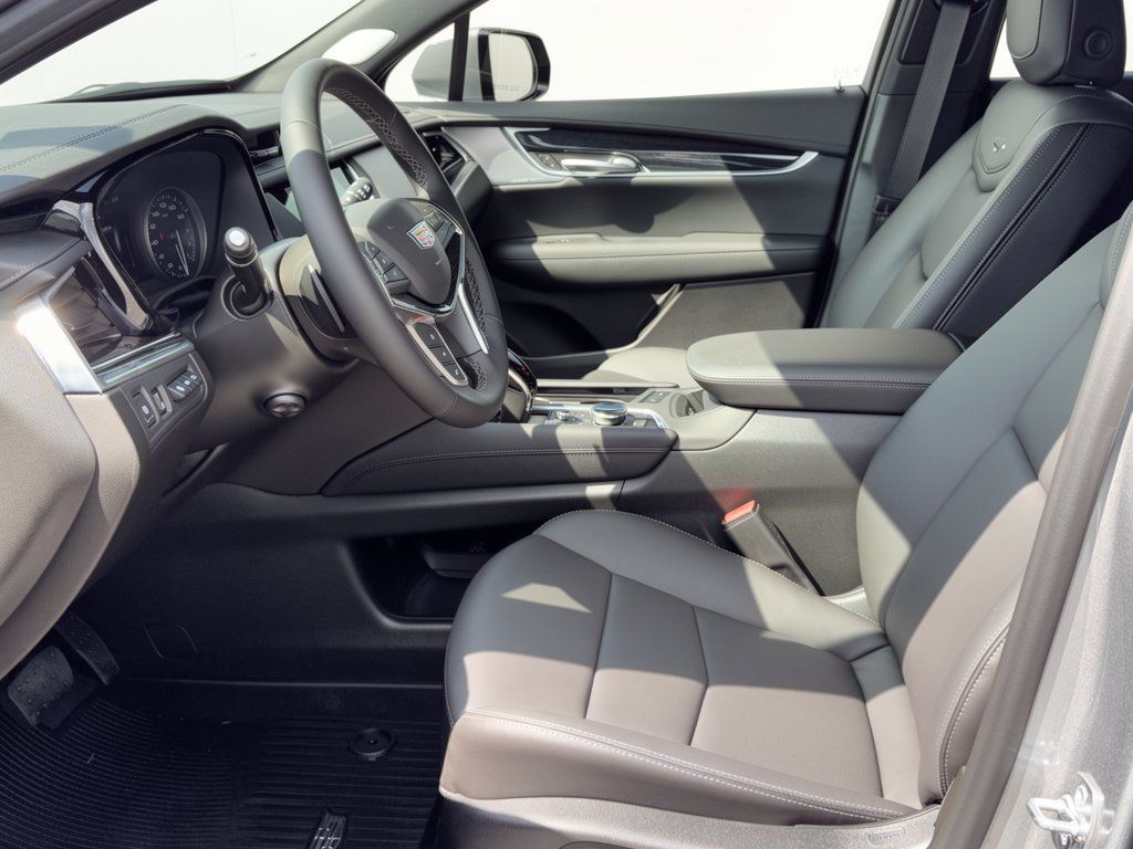 Certified 2026 Cadillac XT5 Premium Luxury w/ LPO, Floor Liner Package FWD image 5