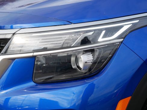 Certified 2023 Kia Seltos EX image 16