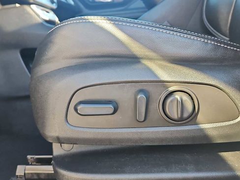 Used 2023 GMC Terrain SLT image 6