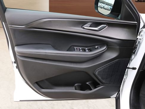 Used 2023 Jeep Grand Cherokee L Laredo AWD/4WD image 11