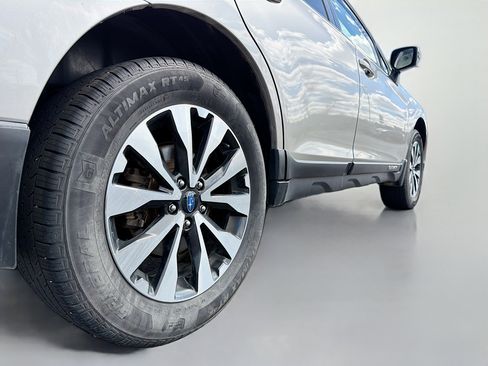 Used 2017 Subaru Outback 2.5i Limited image 16