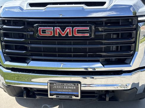 Used 2024 GMC Sierra 2500 Pro w/ 1SA Pro Safety Plus Package AWD/4WD image 9