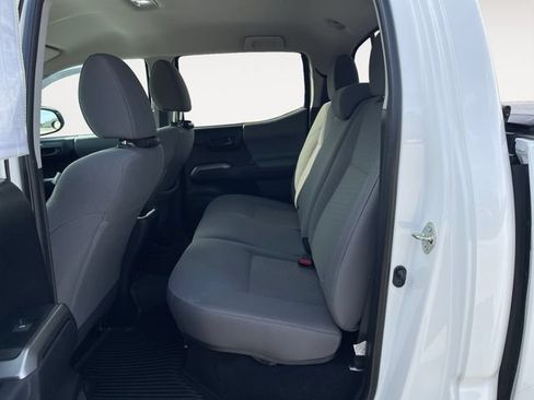 Used 2020 Toyota Tacoma SR5 AWD/4WD image 13