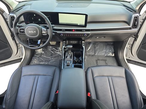 Used 2025 Kia Sorento SX FWD image 9
