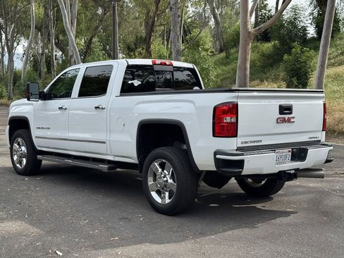 Used 2015 GMC Sierra 2500 Denali w/ Duramax Plus Package AWD/4WD image 4