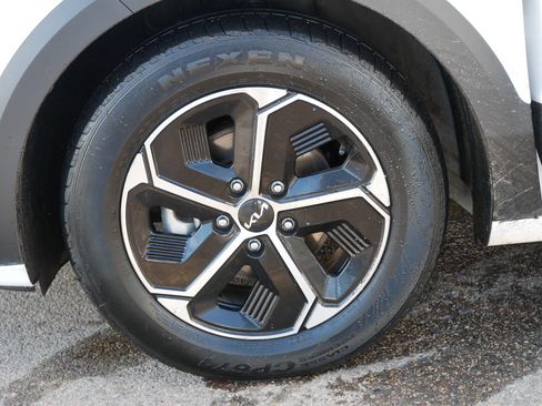 Certified 2023 Kia Niro EX image 15