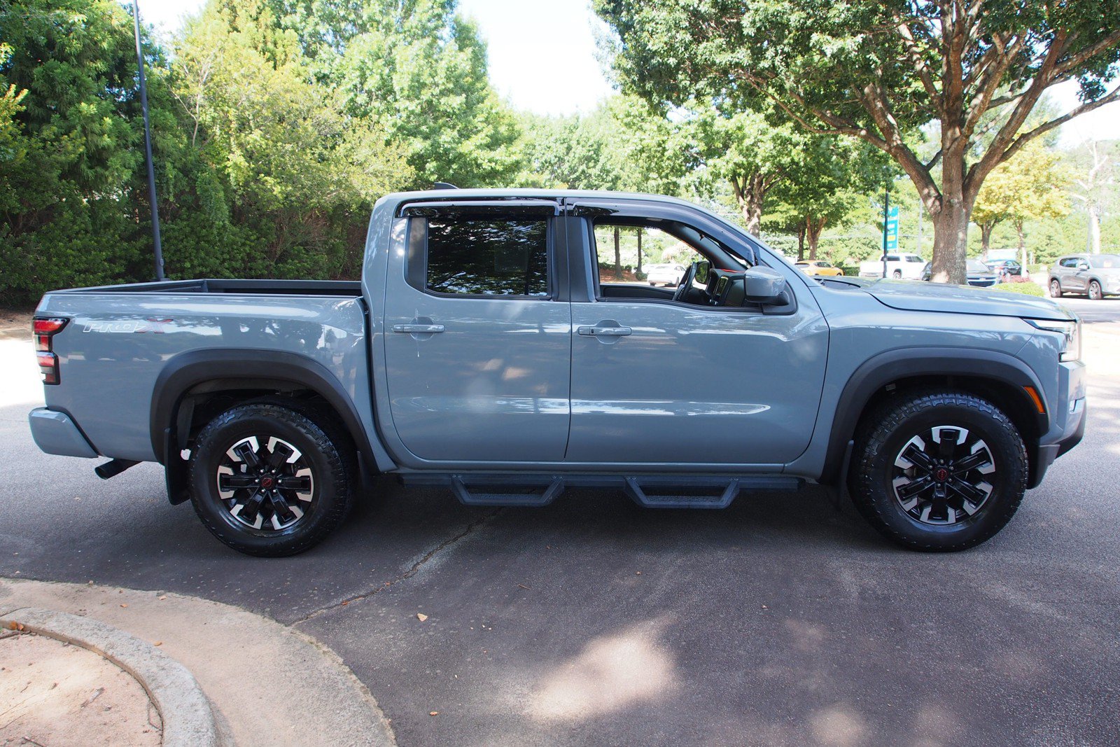 Used 2022 Nissan Frontier Pro-X RWD image 9
