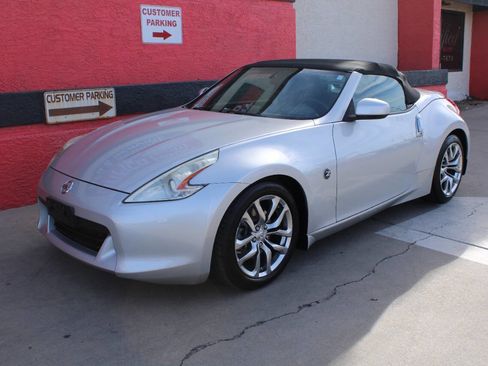 Used 2012 Nissan 370Z Roadster image 12
