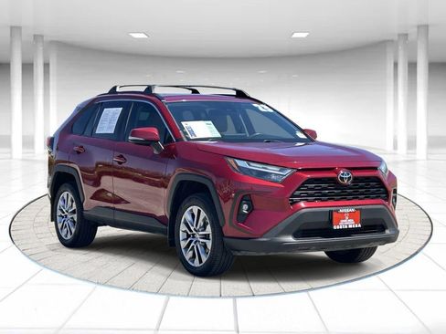 Used 2023 Toyota RAV4 XLE Premium image 5