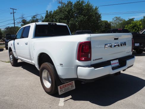 New 2025 RAM 3500 Laramie image 8