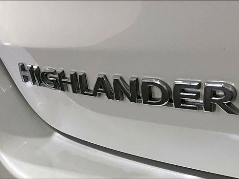 Used 2019 Toyota Highlander Limited image 17