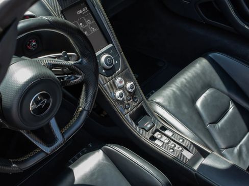 Used 2015 McLaren 650S Spider image 13