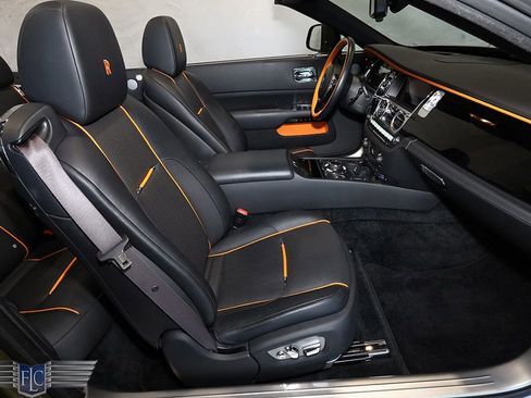 Used 2021 Rolls-Royce Dawn RWD image 18